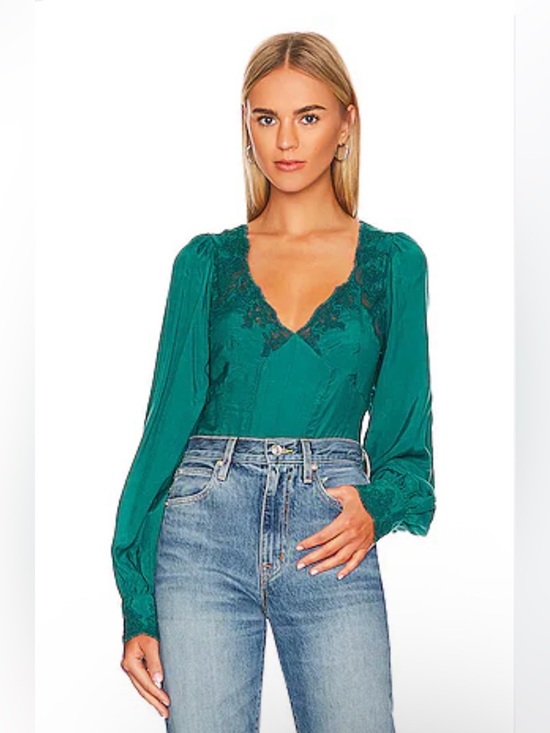 Free People Tops - FREE PEOPLE Janelle Lace Top in Green Balsam